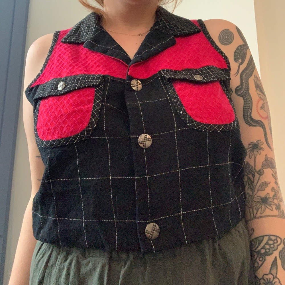 Vintage cropped wool sleeveless button up blouse